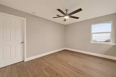 5833 Southlea Street, Houston, TX 77033 - Photo 32