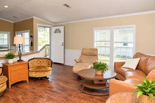618 Golden Bend Dr, Highlands, TX 77562 - Photo 2