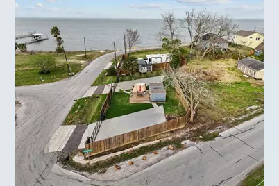 111 Jackson Avenue, Bacliff, TX 77518 - Photo 8