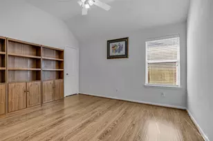 12807 Winding Manor Dr, Houston, TX 77044 - Photo 8