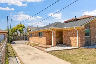 2507 37th St, Galveston, TX 77550 - Photo 24