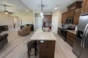 216 Shannon St, Angleton, TX 77515 - Photo 10