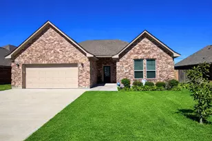 216 Shannon St, Angleton, TX 77515 - Photo 1