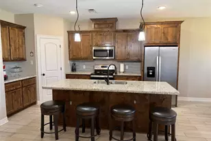 216 Shannon St, Angleton, TX 77515 - Photo 4