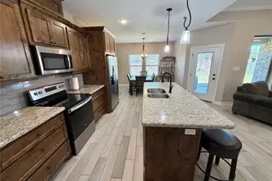 216 Shannon St, Angleton, TX 77515 - Photo 6