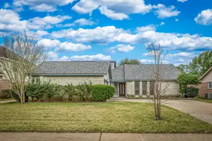 2902 Arrowhead Dr, Sugar Land, TX 77479 - Photo 2