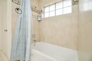 2902 Silent Dr, Sugar Land, TX 77498 - Photo 14