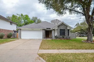 2902 Silent Dr, Sugar Land, TX 77498 - Photo 2