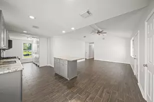 10914 Sagepark Ln, Houston, TX 77089 - Photo 12