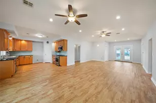 113 Bayou Vista Dr, Hitchcock, TX 77563 - Photo 10