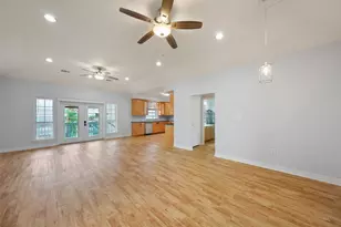 113 Bayou Vista Dr, Hitchcock, TX 77563 - Photo 6