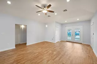 113 Bayou Vista Dr, Hitchcock, TX 77563 - Photo 8