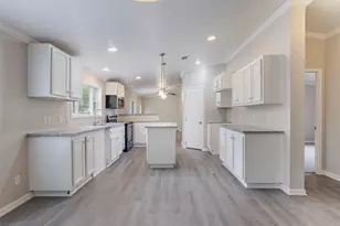 1520 W Creek Dr, Conroe, TX 77304 - Photo 10