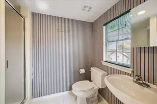 9777 Larston St, Houston, TX 77055 - Photo 12