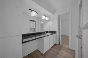 1403 Blalock Rd, Houston, TX 77055 - Photo 16