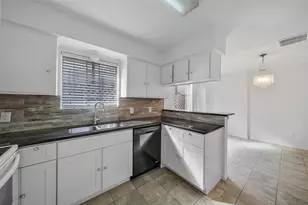 1403 Blalock Rd, Houston, TX 77055 - Photo 12