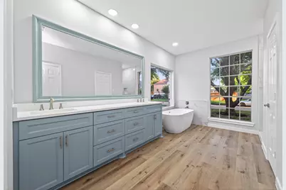 8010 Ashley Circle Drive N, Houston, TX 77071 - Photo 16