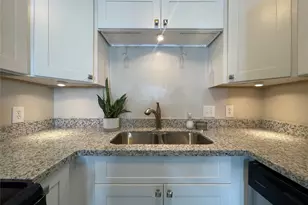 2601 Bellefontaine St, Houston, TX 77025 - Photo 4