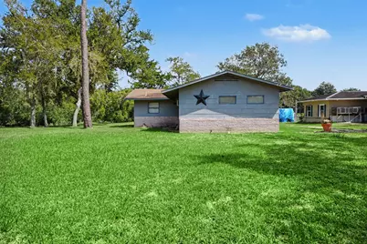 3315 Saint Anne Street, Liverpool, TX 77577 - Photo 2