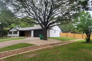 1608 Longhofer St, Brenham, TX 77833 - Photo 2