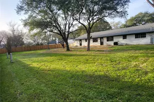 1608 Longhofer St, Brenham, TX 77833 - Photo 4