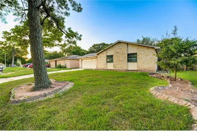 1510 Chestnut Tree Lane, Houston, TX 77067 - Photo 2