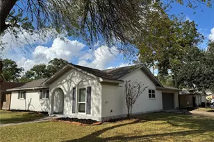 2002 Sunset Ct S, League City, TX 77573 - Photo 2