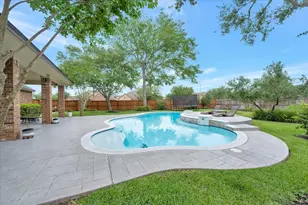 51 Deerwood Ct, Lake Jackson, TX 77566 - Photo 4