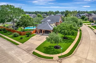 51 Deerwood Ct, Lake Jackson, TX 77566 - Photo 1