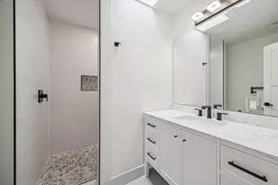 13062 Trail Hollow Dr, Houston, TX 77079 - Photo 18