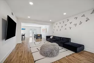 13062 Trail Hollow Dr, Houston, TX 77079 - Photo 8