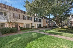 13062 Trail Hollow Dr, Houston, TX 77079 - Photo 2