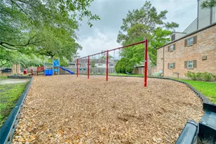 13376 Trail Hollow Dr, Houston, TX 77079 - Photo 24