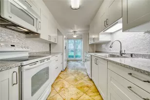 13376 Trail Hollow Dr, Houston, TX 77079 - Photo 10