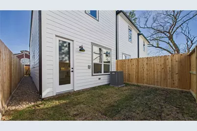 5030 Creekmont Drive, Houston, TX 77091 - Photo 4