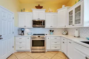 2276 Trinidad Dr, Crystal Beach, TX 77650 - Photo 4