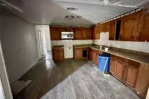 518 S Kansas St, La Porte, TX 77571 - Photo 10