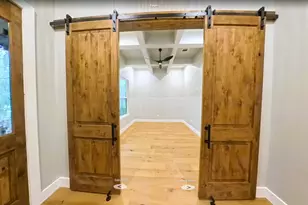 4 Lake Forest Dr, Conroe, TX 77384 - Photo 4