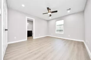 305 Mayford St, Houston, TX 77076 - Photo 32
