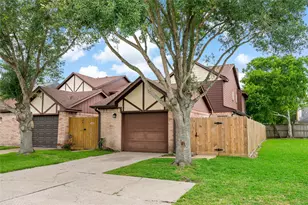 542 Birdsong Dr, League City, TX 77573 - Photo 2
