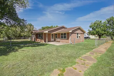 307 E Barton Street, Calvert, TX 77837 - Photo 2