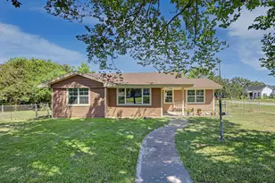 307 E Barton St, Calvert, TX 77837 - Photo 1