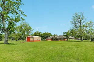 154 Horse Shoe Trail, Angleton, TX 77515 - Photo 2