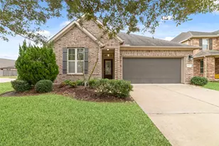 1902 Emerald Breeze Ct., Pearland, TX 77089 - Photo 2