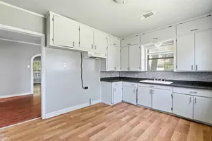 800 E Lobit St, Baytown, TX 77520 - Photo 10