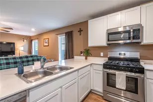 269 Bennett Loop, Angleton, TX 77515 - Photo 4