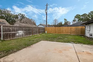 2009 N Palm Ct, Pasadena, TX 77502 - Photo 2