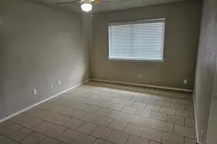10111 Wild Hollow Ln, Houston, TX 77088 - Photo 4