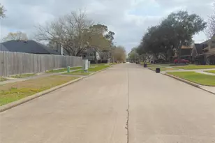 1809 Edinburg Ave, League City, TX 77573 - Photo 30