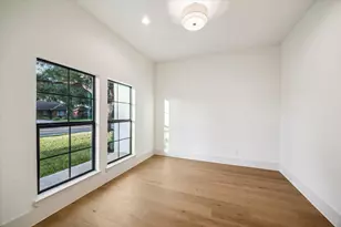 6227 Grovewood Ln, Houston, TX 77008 - Photo 8